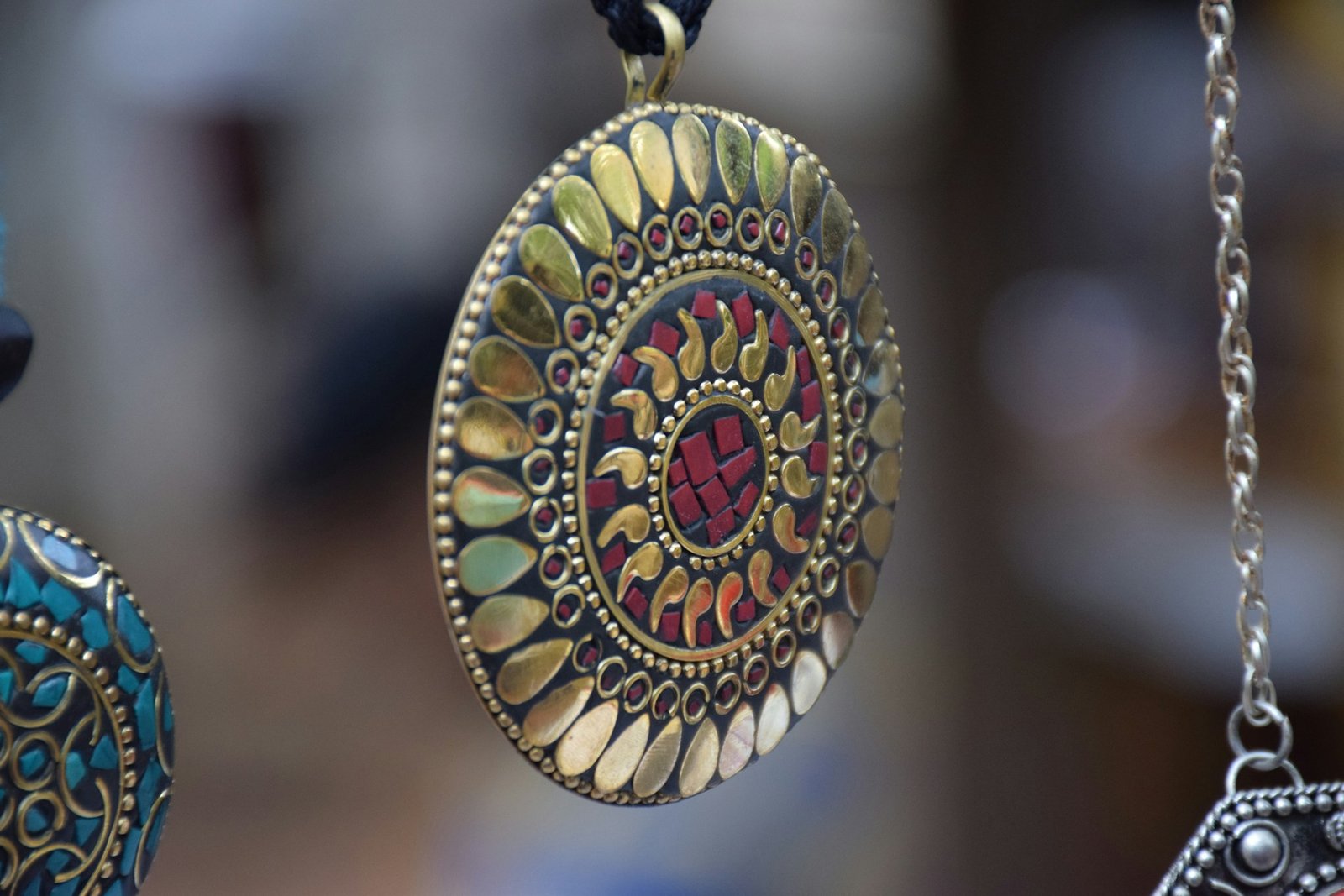 pendant making sun & moon festival